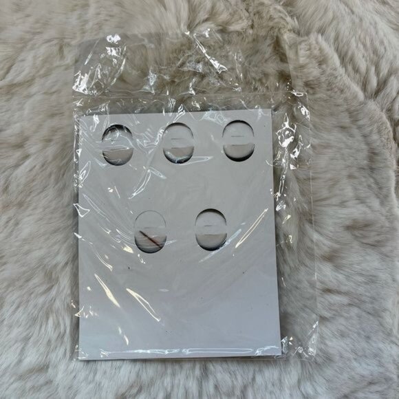 Converse Chuck Taylor Shoe Pin Set Of 5 Multicolor Lapel-Hat Pins - Picture 2 of 2